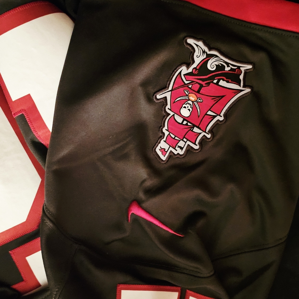 Tampa Bay Buccaneers Tom Brady Unauthorized Football Jersey - Picture 4 of 8